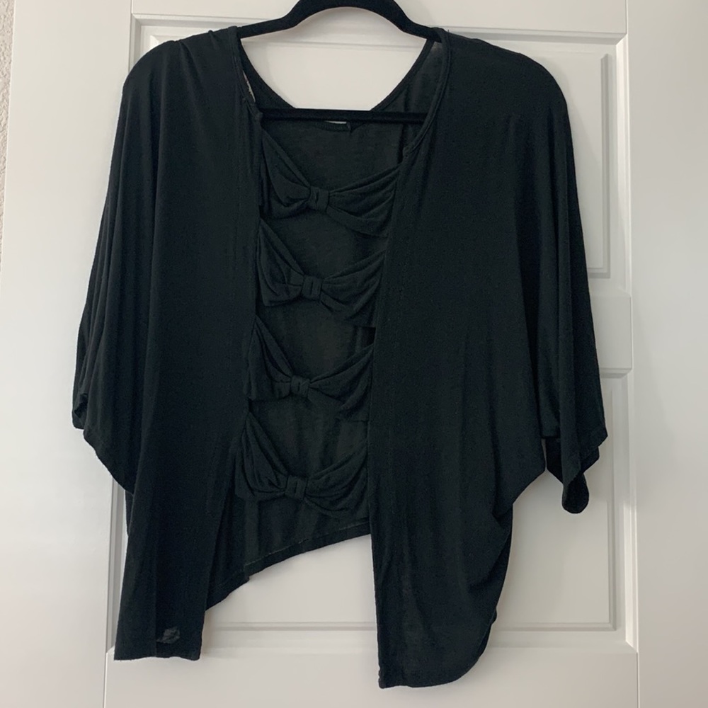 Very light weight cropped in front top